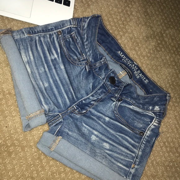 Not-ripped American Eagle short shorts - Picture 2 of 3